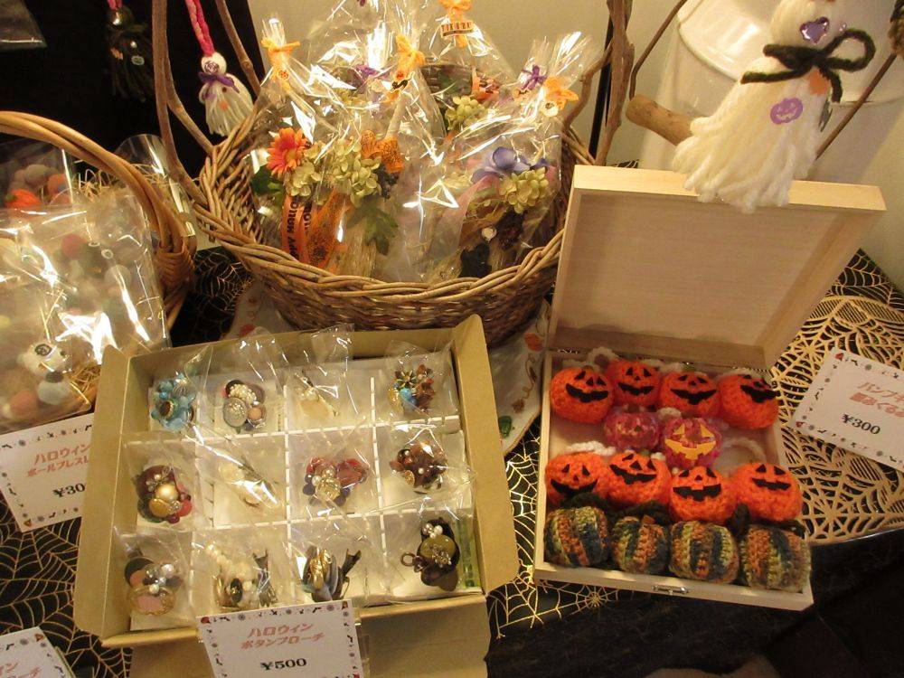 1011イギリス館ハロウィングッズ②.JPG