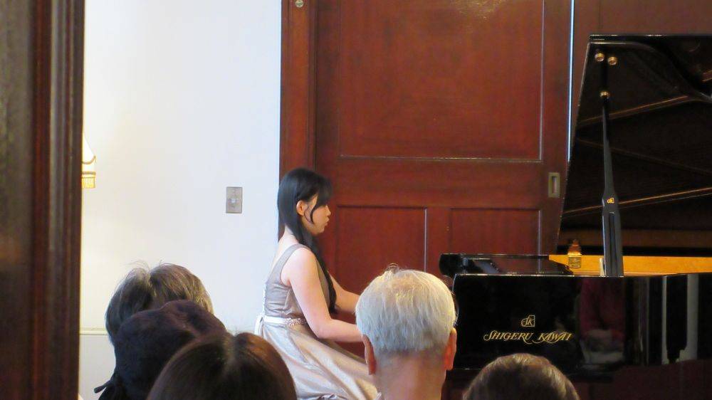 1102イギリス館サロンコンサート ②.JPG