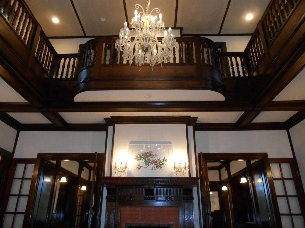 山手111番館　　ホール.JPG