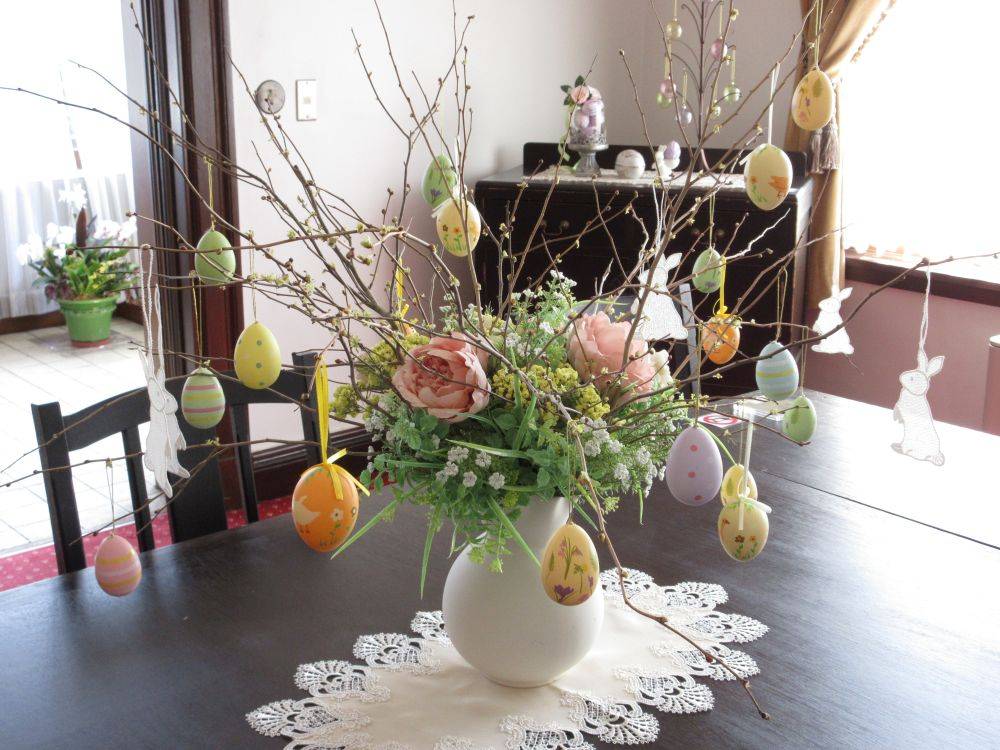 260322【イギリス館】イースター装飾①.JPG
