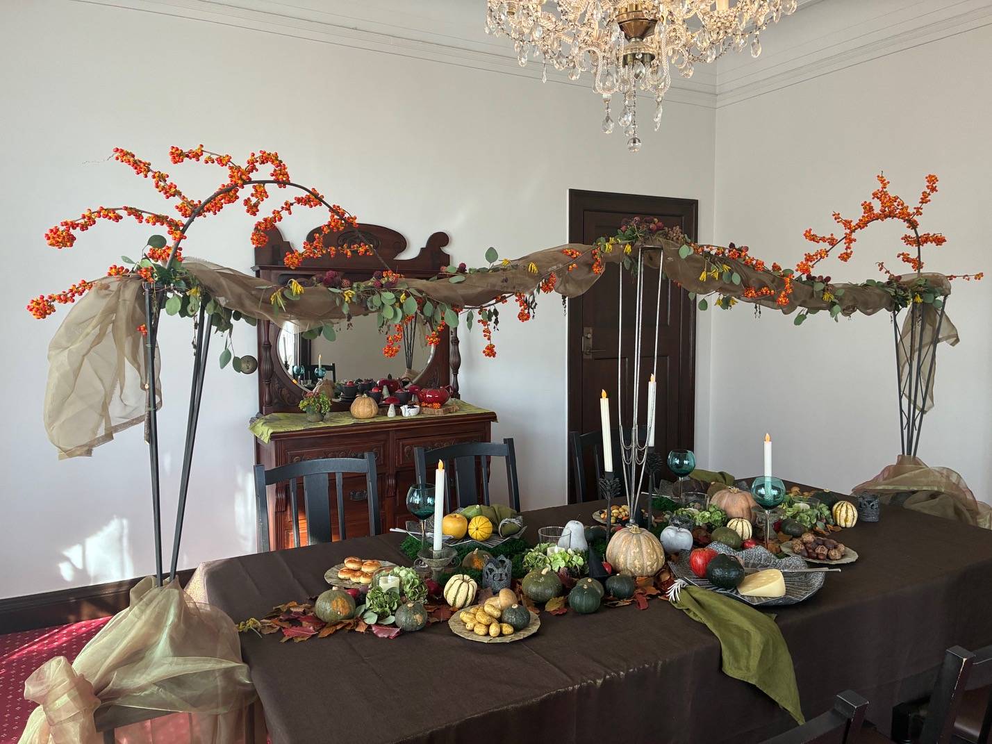 【イギリス館】ハロウィン装飾 (展示室).jpeg