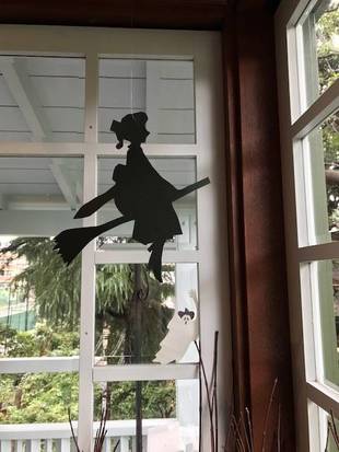 テニス発祥記念館：HAPPY  HALLOWEEN ～ポスターから抜け出したエレガント魔女とキュートなおばけ～  