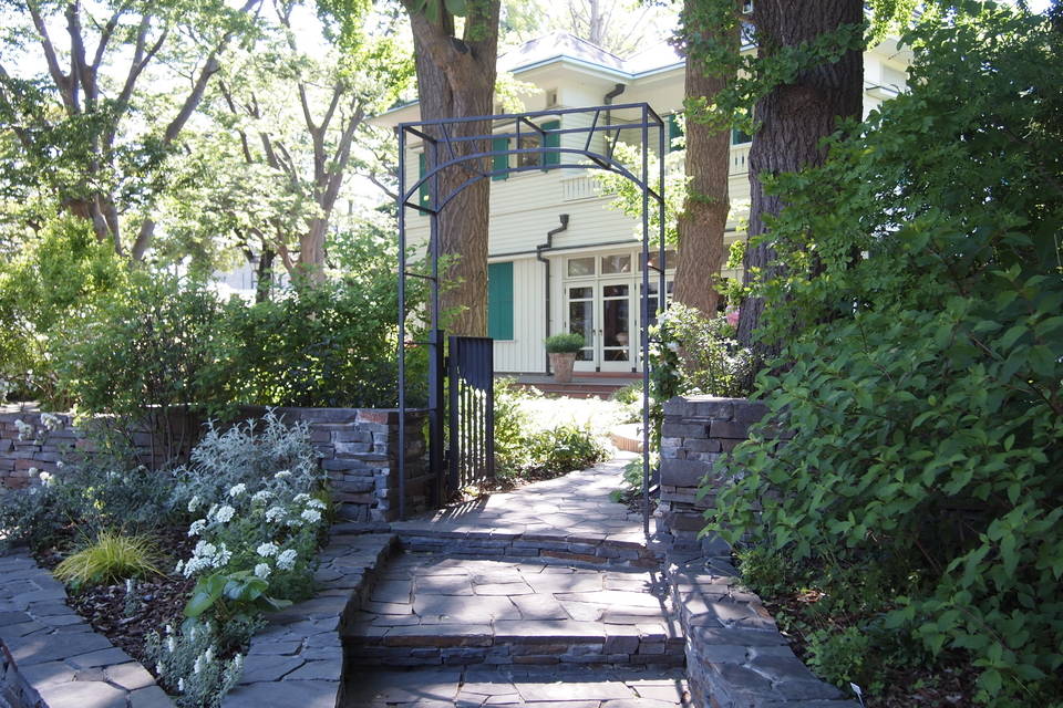 エリスマン邸の前庭の様子の写真