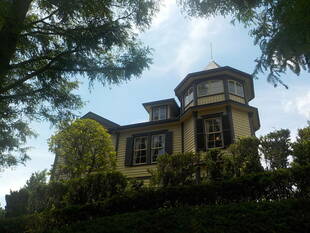 外交官の家の夏