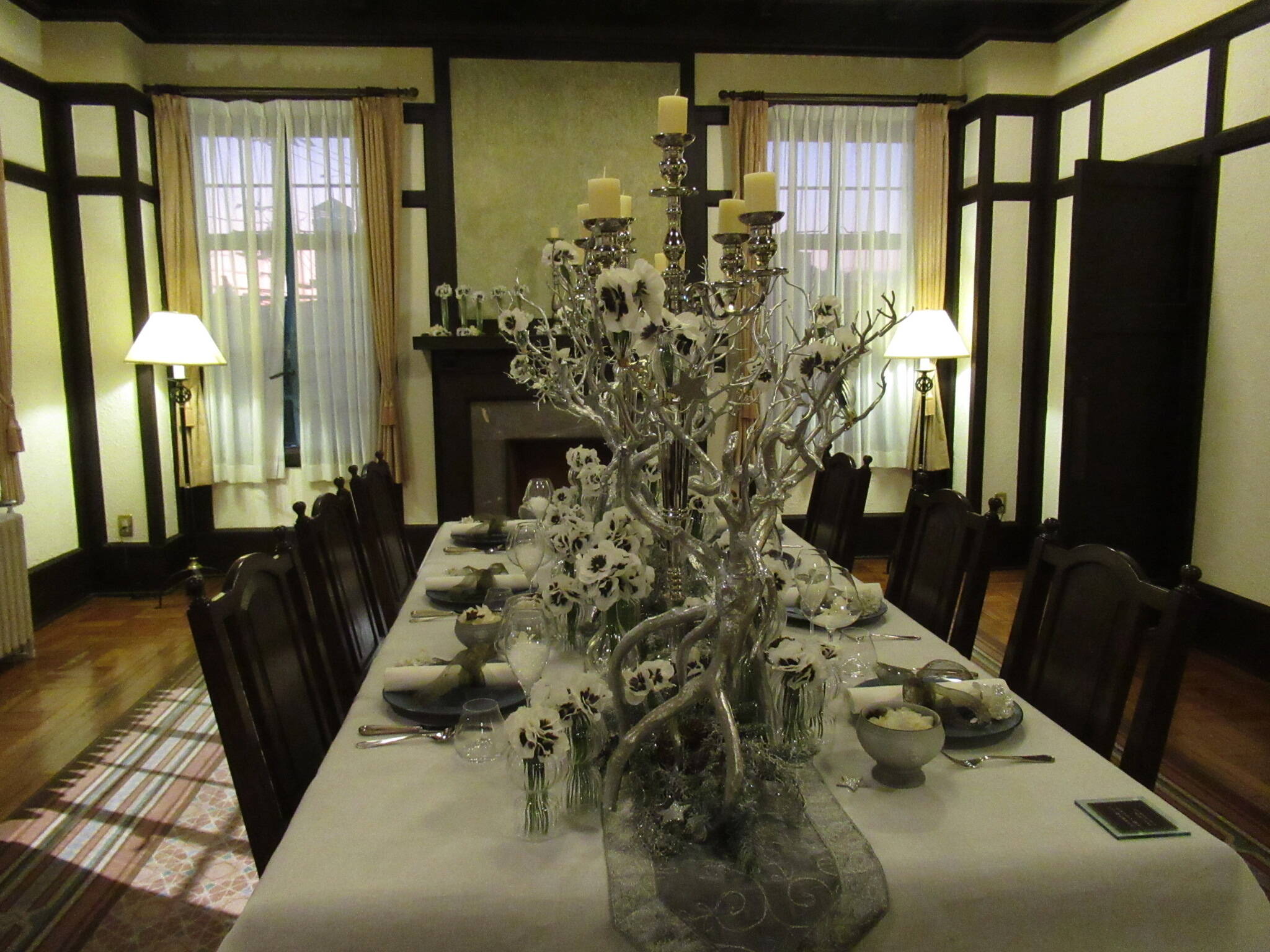  ベーリック・ホール　ほのかな光の中での写真