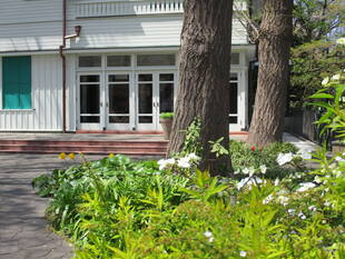 エリスマン邸の前庭