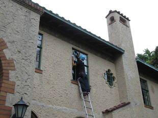 ベーリック・ホール　ガラス清掃の日