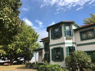 ブラフ18番館　ブラフ18番館晴れた日のお庭から