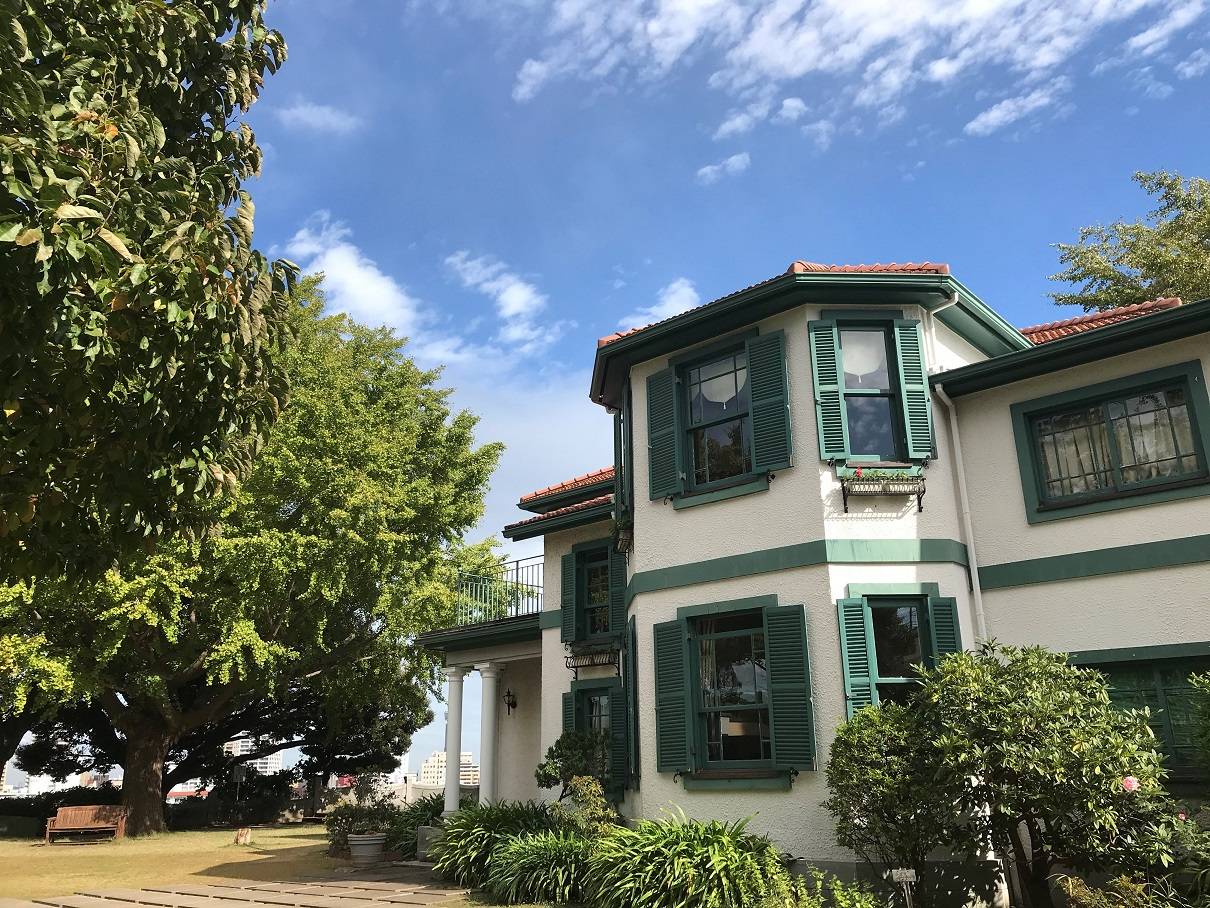 ブラフ18番館　ブラフ18番館晴れた日のお庭からの写真