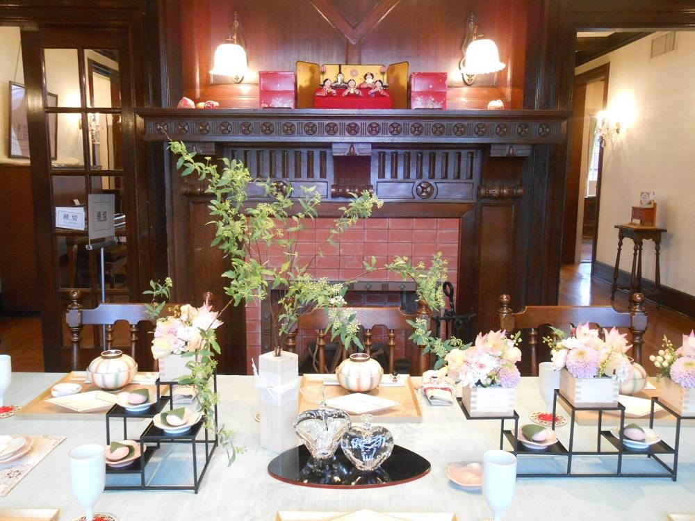 山手111番館 桃の節句の飾りつけの写真