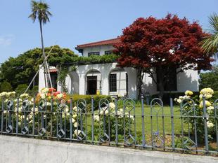 5月の山手111番館「百花繚乱」