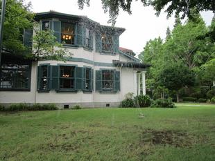 ブラフ18番館 夏の庭園管理