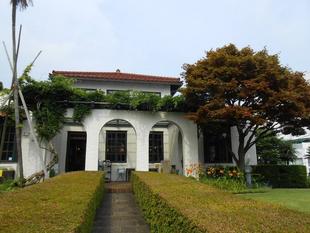 山手111番館 梅雨の合間のお庭