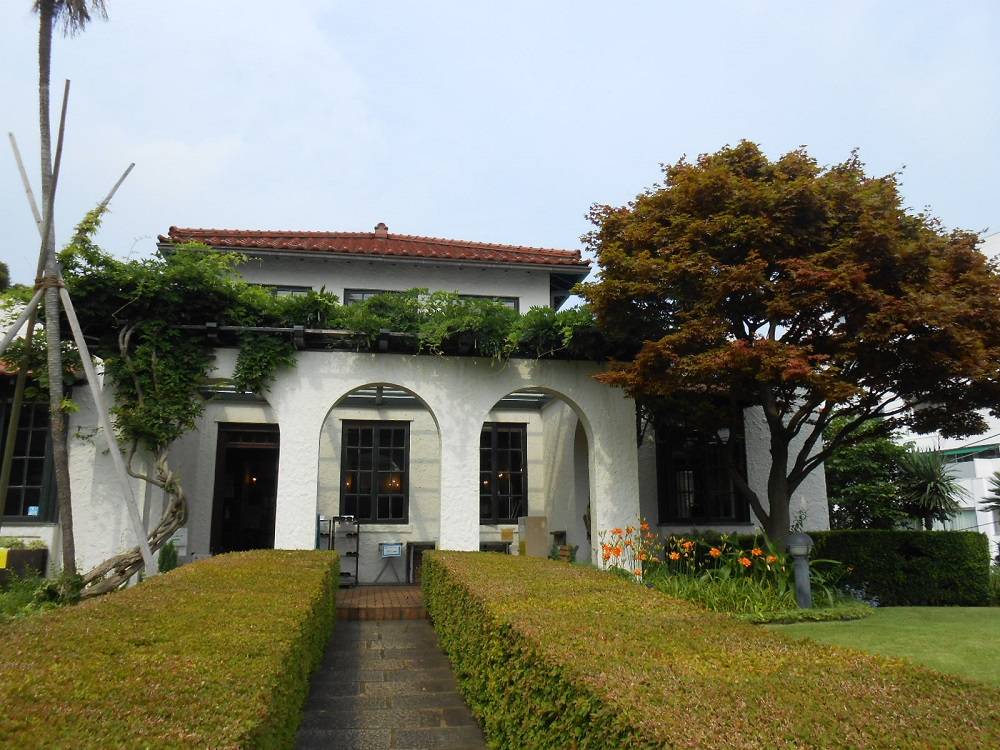 山手111番館 梅雨の合間のお庭の写真