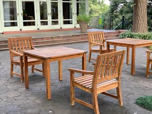 エリスマン邸　ガーデンチェアセットお手入れ完了しました！