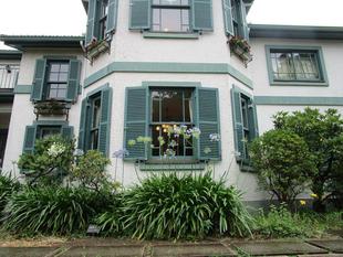 ブラフ18番館　夏の庭