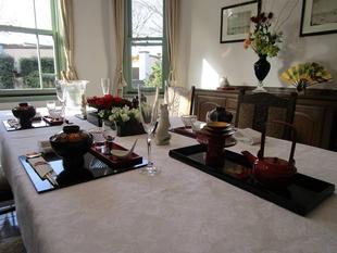 ブラフ18番館　お正月装飾「賑やかに集うお正月」