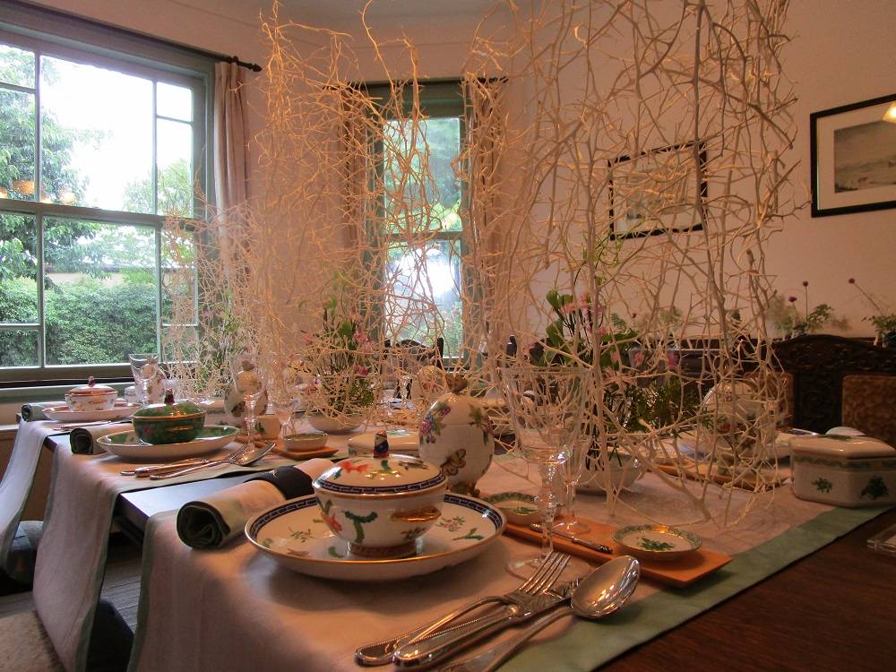 ブラフ18番館 花と器のハーモニー2023龍生派装飾の写真