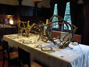 外交官の家　花と器のハーモニー2023　池坊装飾