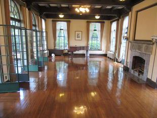 ベーリック・ホール　ワックスがけをしました。