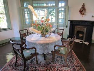 ブラフ18番館　お月見装飾『月の光に舞う花たちの饗宴』