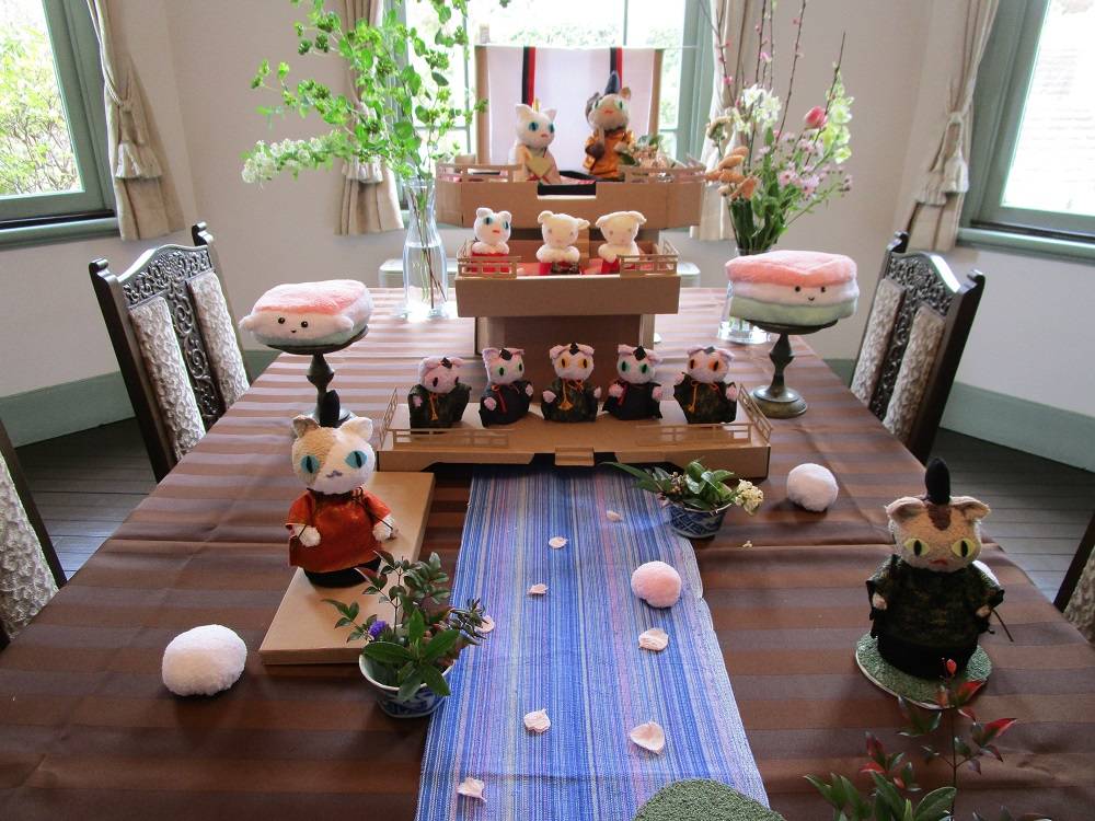 ブラフ18番館 桃の節句装飾『お雛様になりたい ネコたちのひなまつり』2024年3月の写真