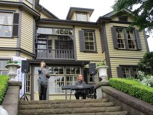 山手イタリア山庭園　ローズコンサート2025