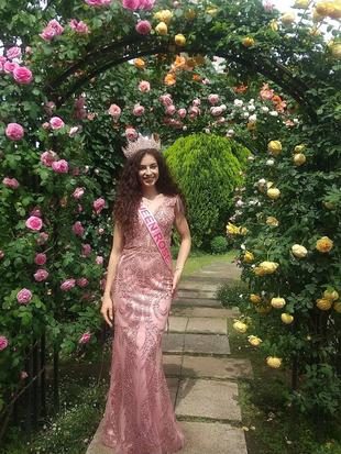 外交官の家　ブルガリア　バラの女王来園