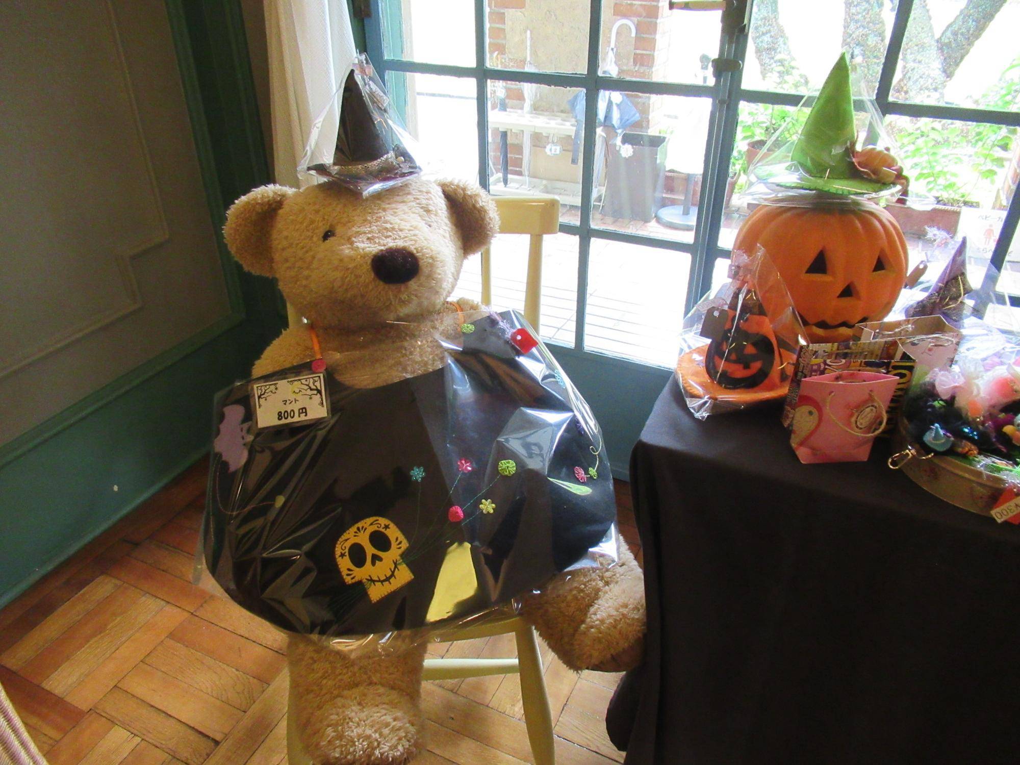 ベーリック・ホール ハロウィングッズ販売しています。の写真