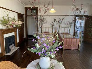 外交官の家　横浜山手芸術祭　『ハシグチアレンジメンツ作品展・春の花のデザイン』