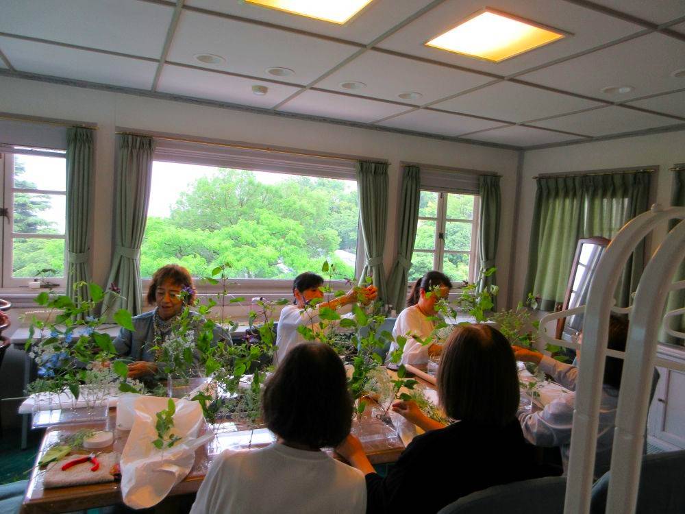 山手111番館　花と器のハーモニー2026　【未生流】のいけばな　ワークショップを開催いたしました。の写真