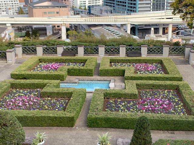 ①デザインされた花壇 の全景 (1).jpg