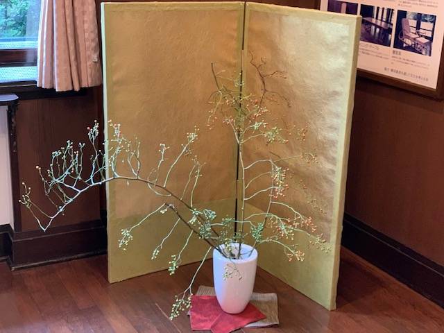 ④0917エリスマン邸お月見装飾野薔薇 (1).jpg