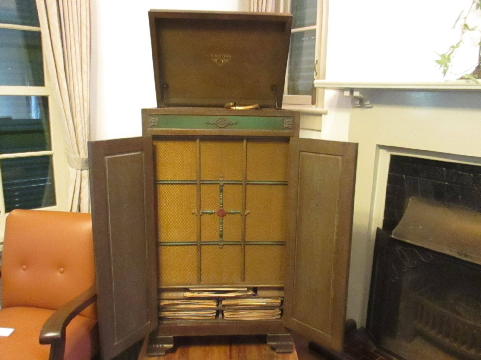 2022,0907③山手234番館・ビクトローラV V８-９型 蓄音器　全体  (1).JPG