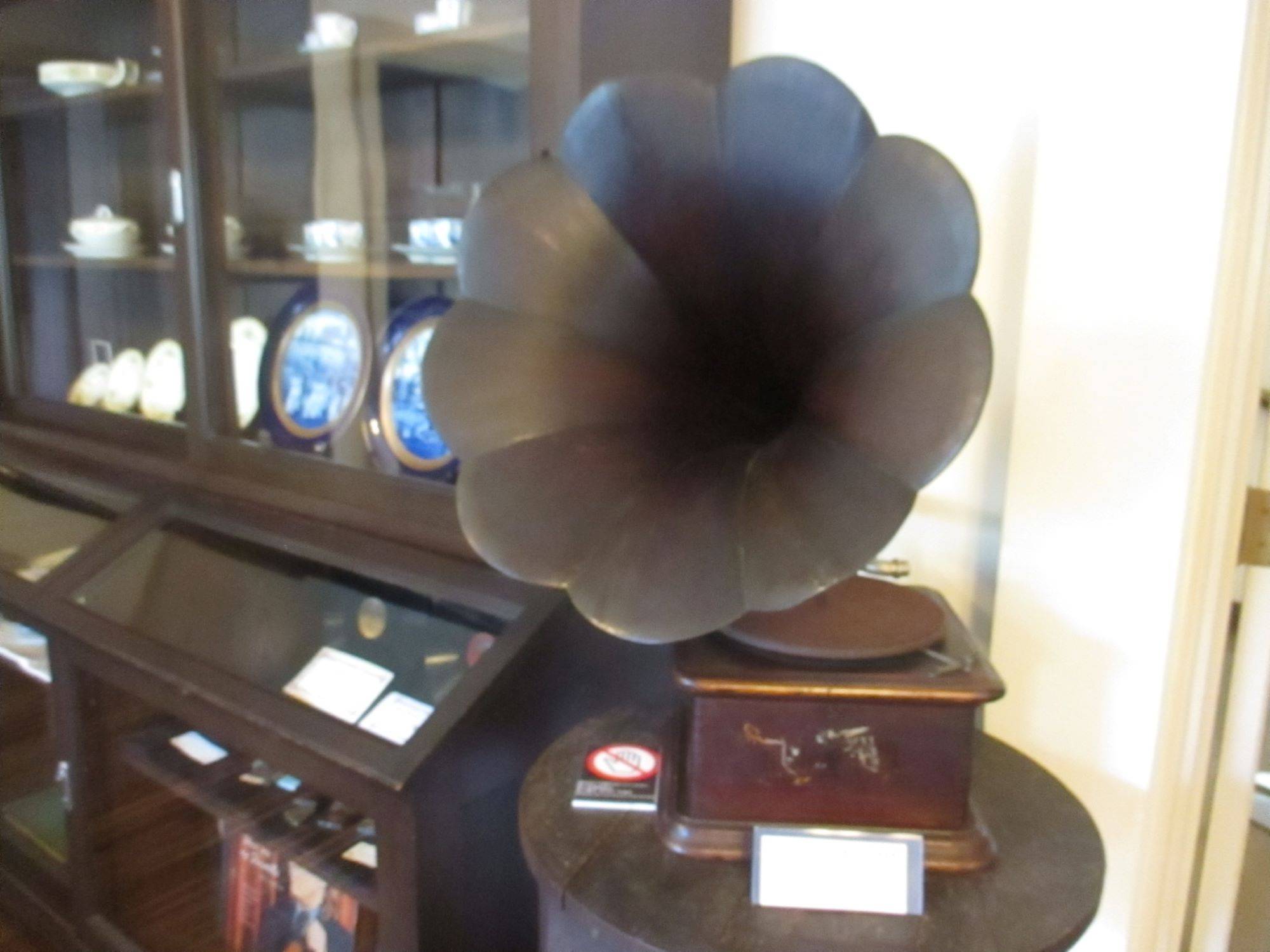 2022,0907①山手234番館・ニッポノフオン35号 木製ラッパ付蓄音器1910年日本製.JPG