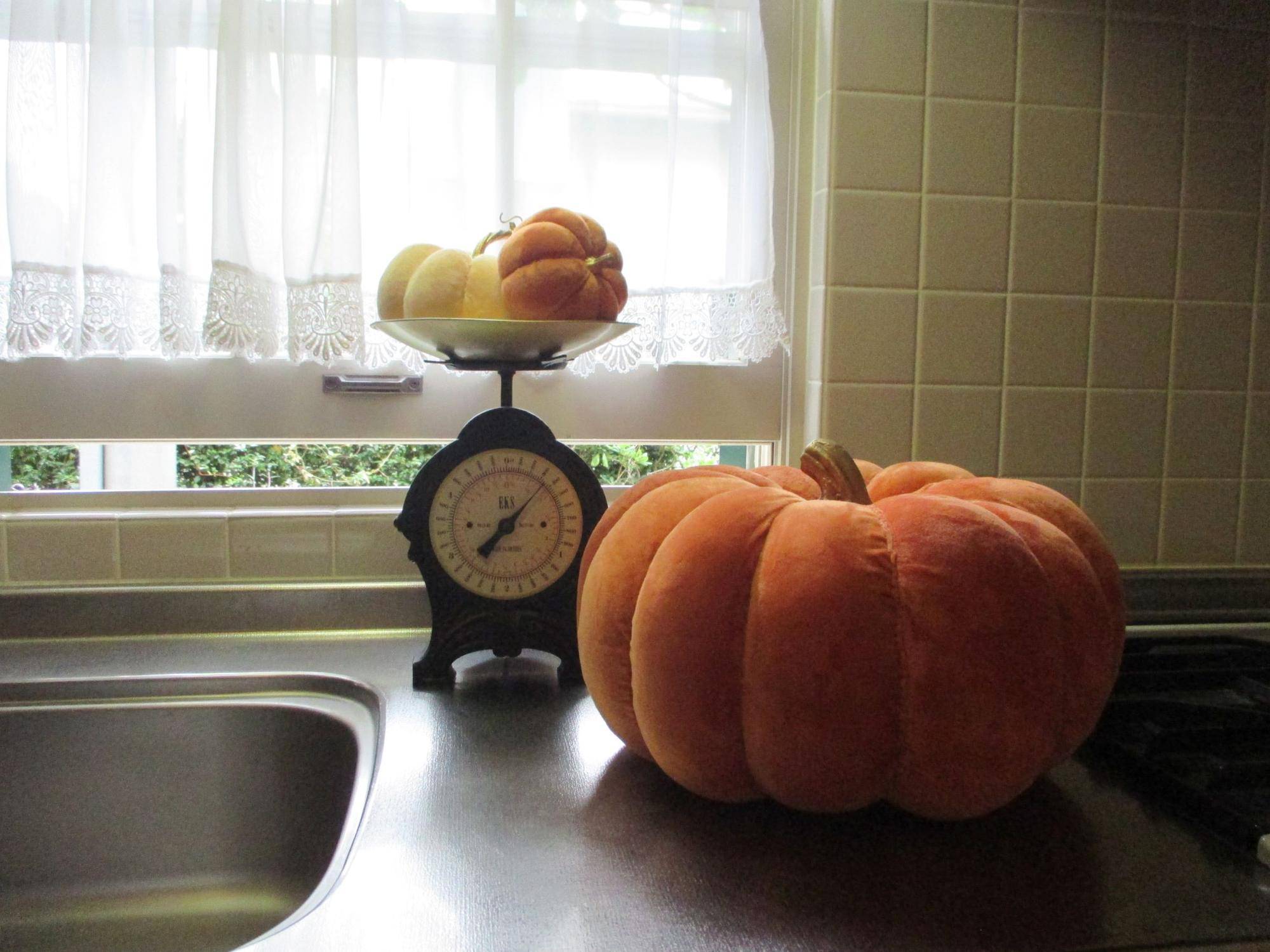 22021018山手234番館ハロウィン ④キッチン.JPG