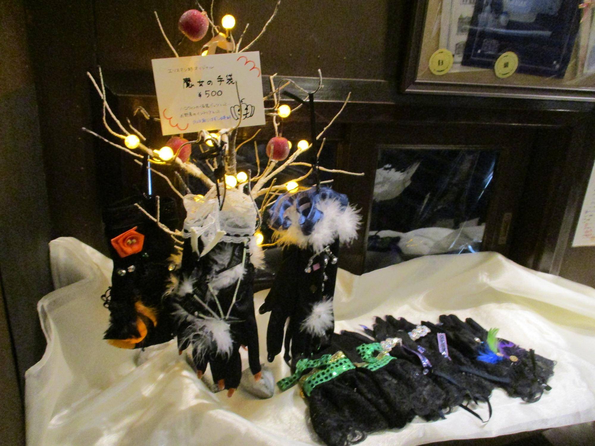 1013エリス ハロウィン黒手袋①.JPG