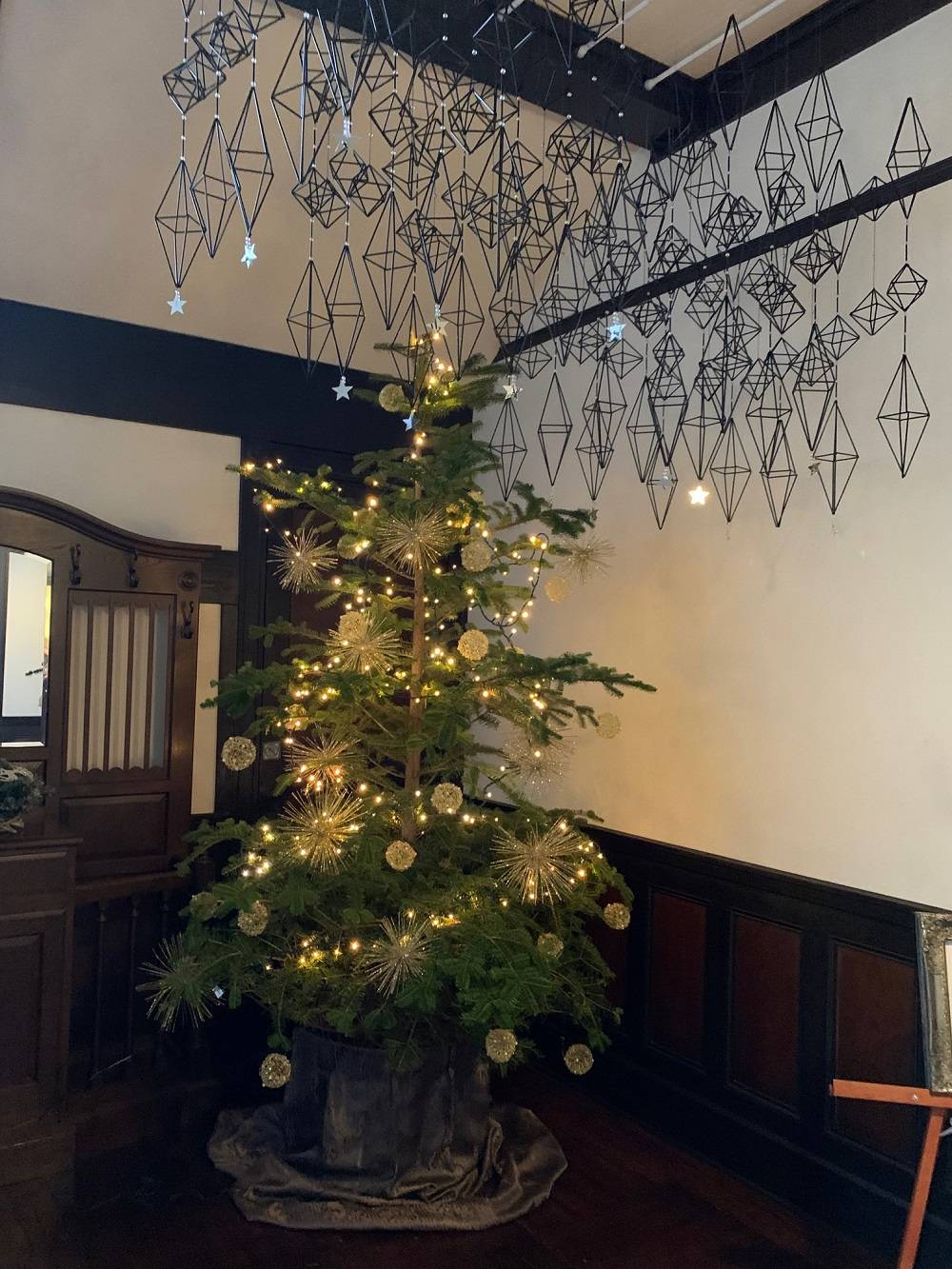 ④旧玄関のクリスマスツリー.jpg