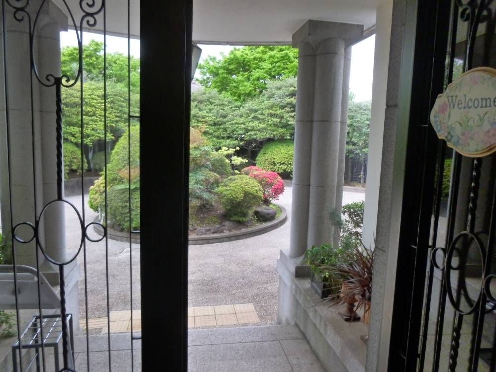 ④0408-正面玄関から見たロータリー(イギリス館) (1).jpg