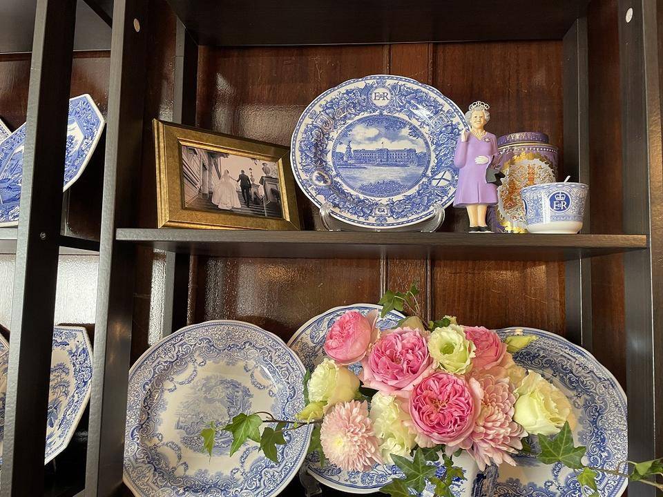 R4-6-4花と器111番館 スポードと女王).jpg