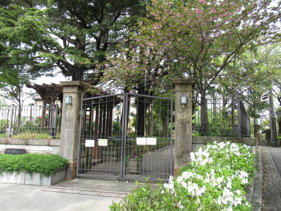 0421 ベーリック・ホール正門.JPG