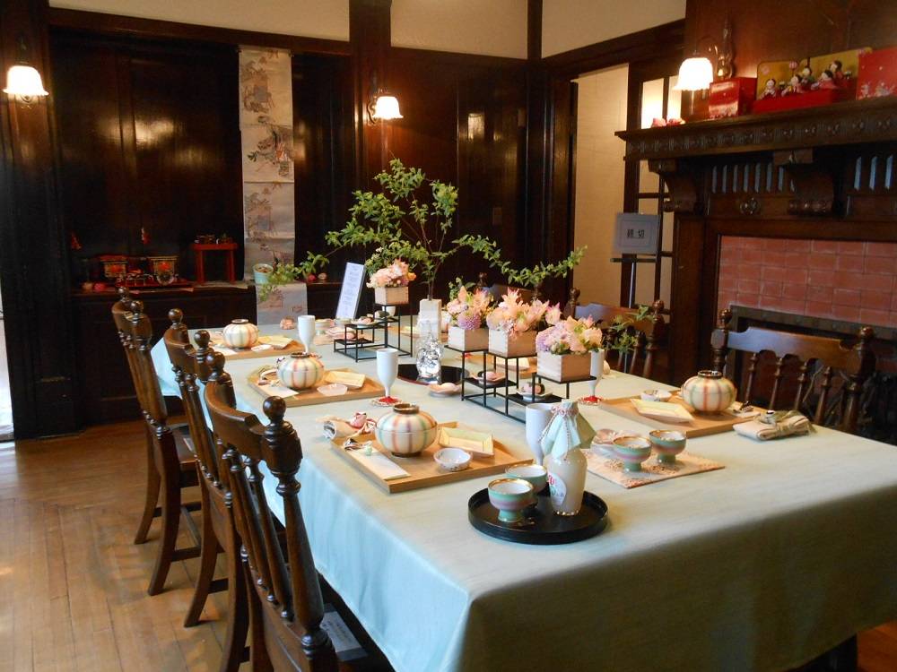 山手111番館桃の節句ダイニングルーム1.jpg
