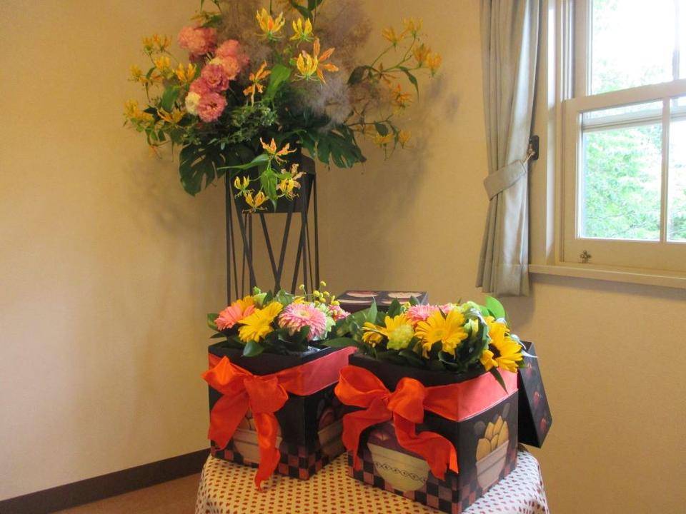 2022.06.10 ②山手234番館・　二階装飾BOXフラワーアレンジメント.JPG