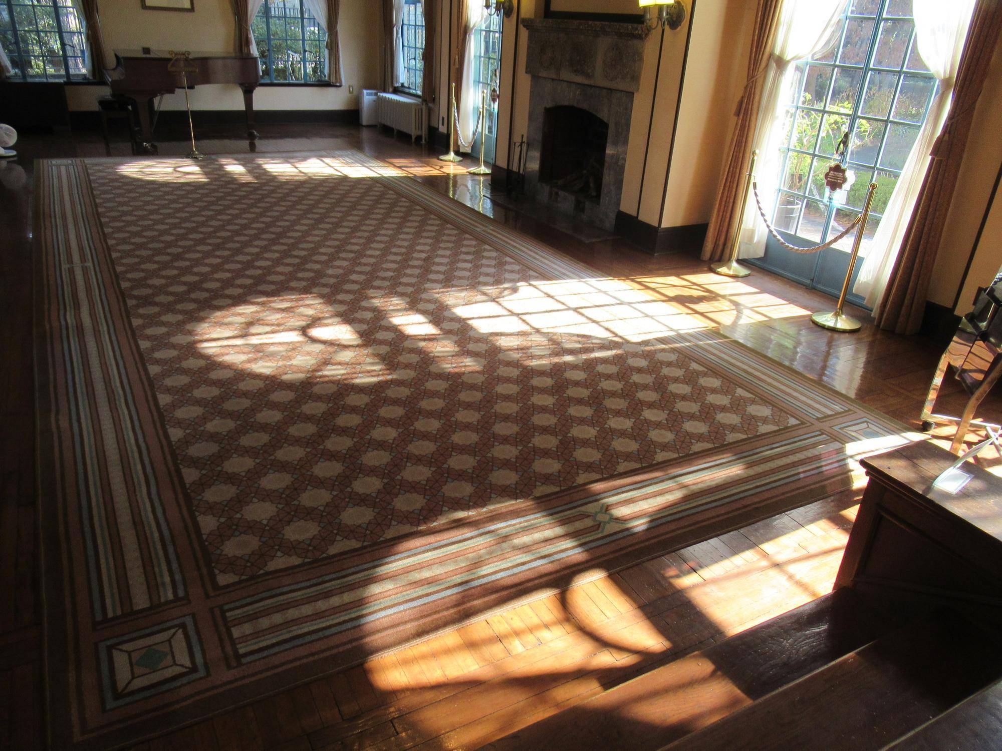 0209【ベーリック】陽の光の反射と影 (フランス窓).JPG