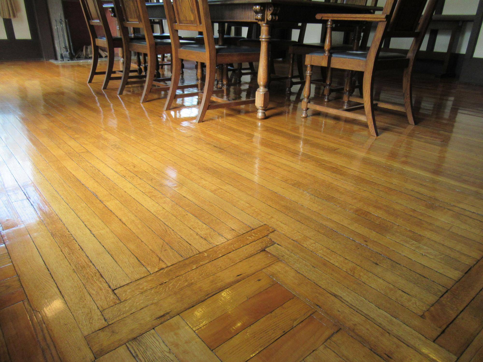0814【ベーリック】 食堂床.JPG