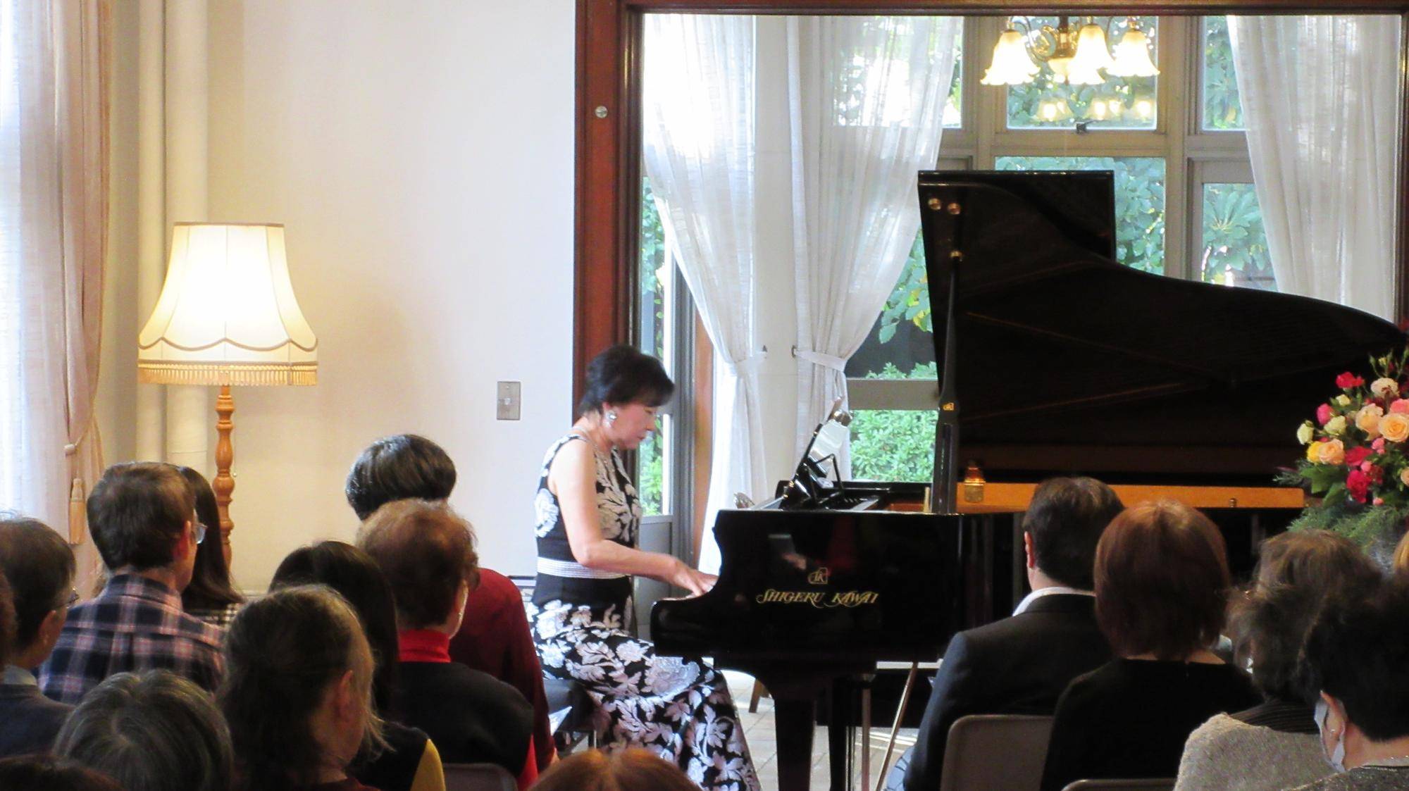 1109【イギリス館】秋ローズコンサート②.JPG