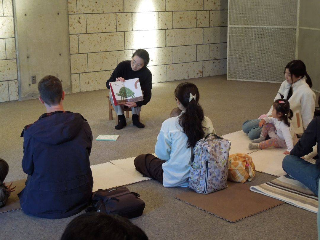 エリスマン邸　「ふれあい親子サロン」絵本の部屋５月の写真