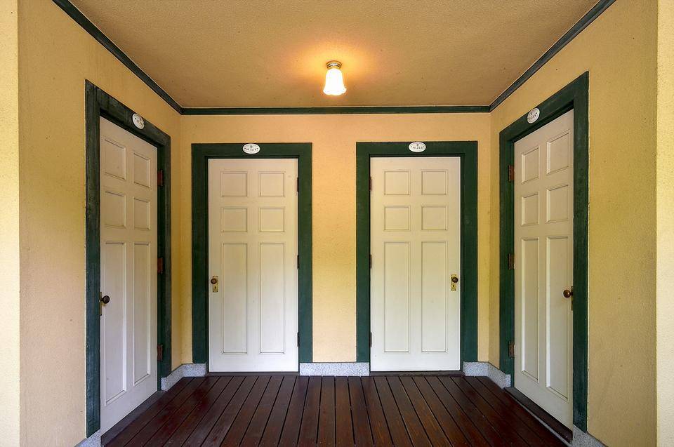 yamate234_entrance porch_1.jpg