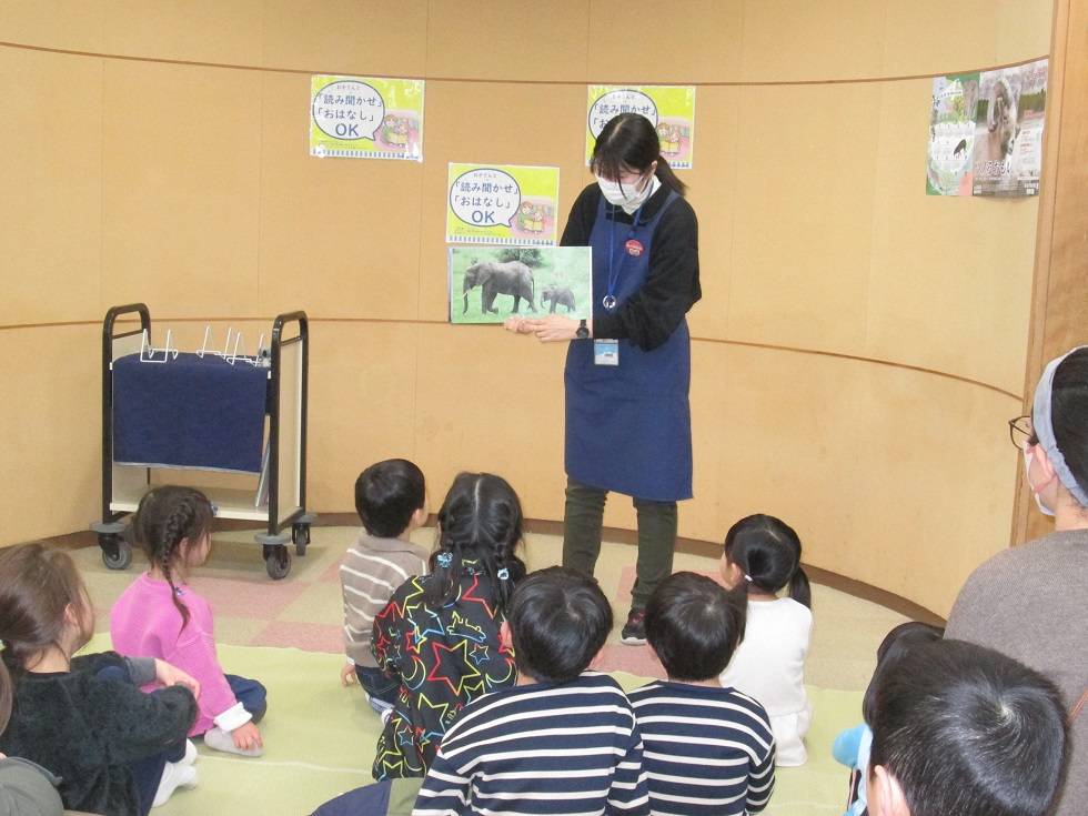「ゾウ」の絵本の読み聞かせ.jpg