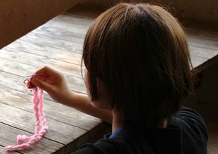 毛糸をぐるぐる、オリジナルのネックレス